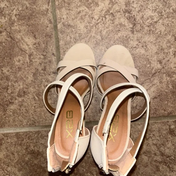 Heels - Picture 2 of 3